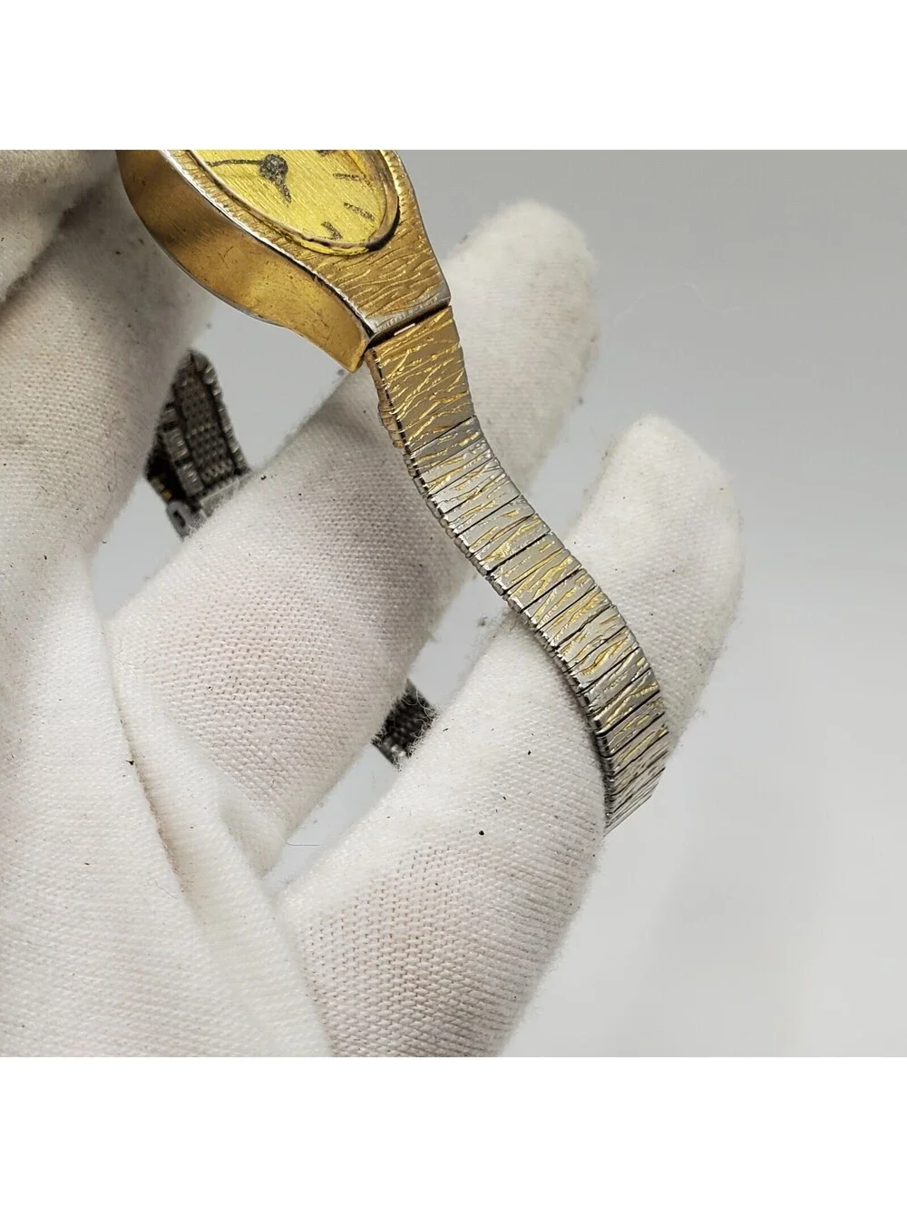 Vintage Timex Mechanical Womens Watch  Gold Tone 17mm For Parts Or Repair